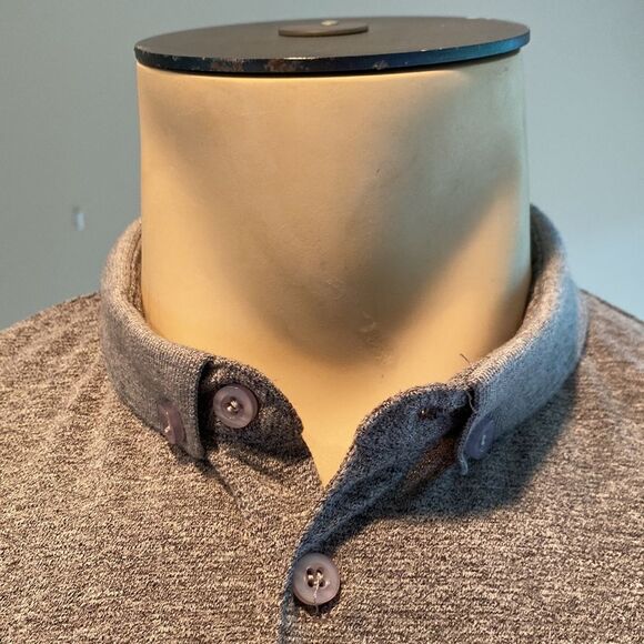 Mufiasiti Extra Large. Grey polo. Plastic logo on upper-chest. Cotton/spandex. - Picture 3 of 7